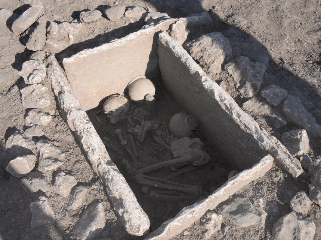 5 bin yıllık sandık mezar bulundu