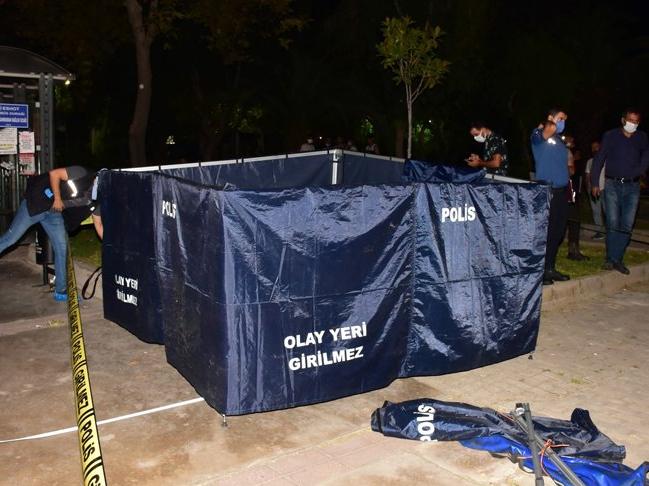 İzmir'de parkta ceset bulundu
