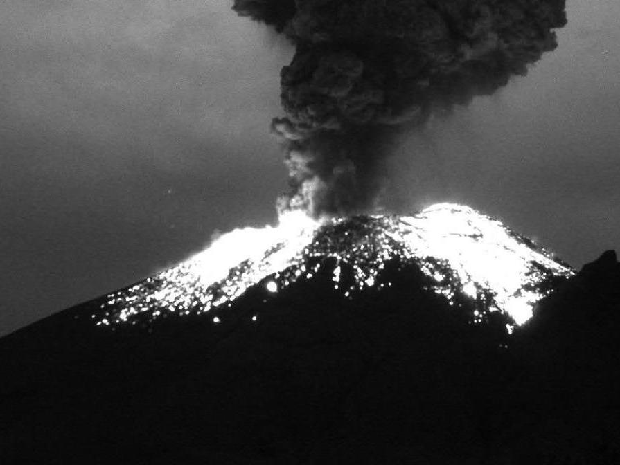 Popocatepetl Yanardağı’nda son 24 saatte 6 patlama