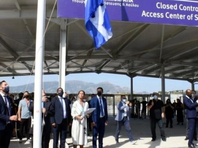 Avrupa’nın en büyük göçmen kampı Sisam Adası’nda protestolarla açıldı