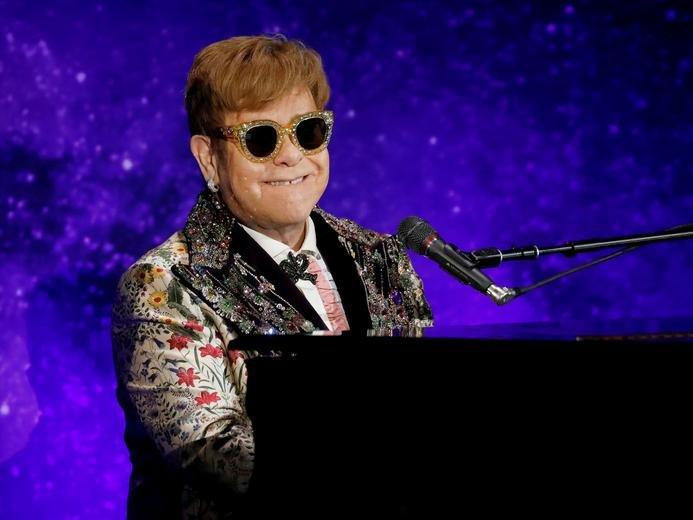 Elton John genç sanatçılar için vizesiz seyahat talep ediyor