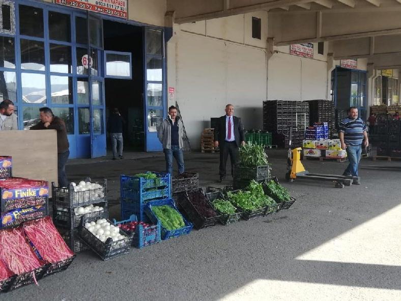 Sebze meyve komisyoncuları topu zincir marketlere attı