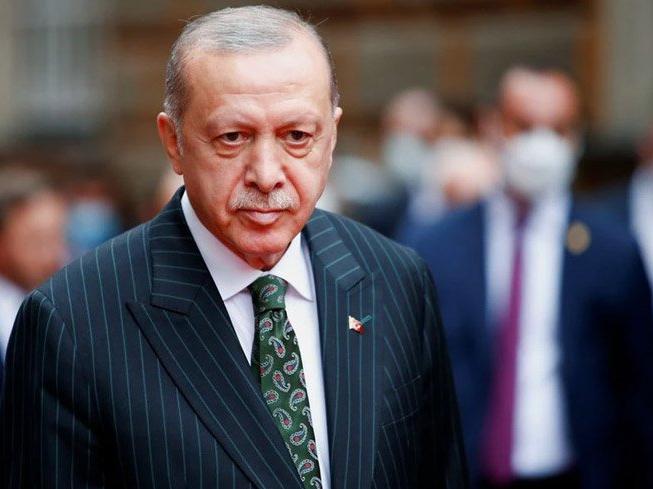 Erdoğan’ı şiirle eleştirdi, 50 bin TL tazminat ödeyecek