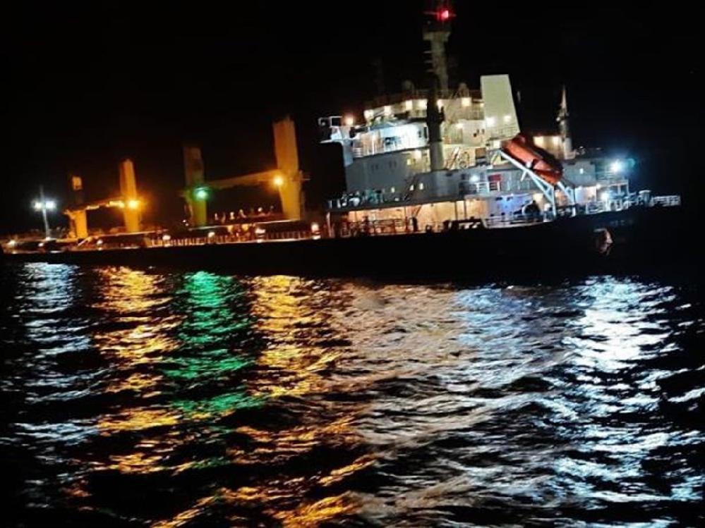 Çanakkale Boğazı'nda çarpışan gemi İzmir'e götürüldü