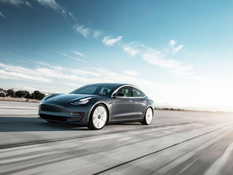 Tesla'da tam otonom sürüş dönemi başlıyor