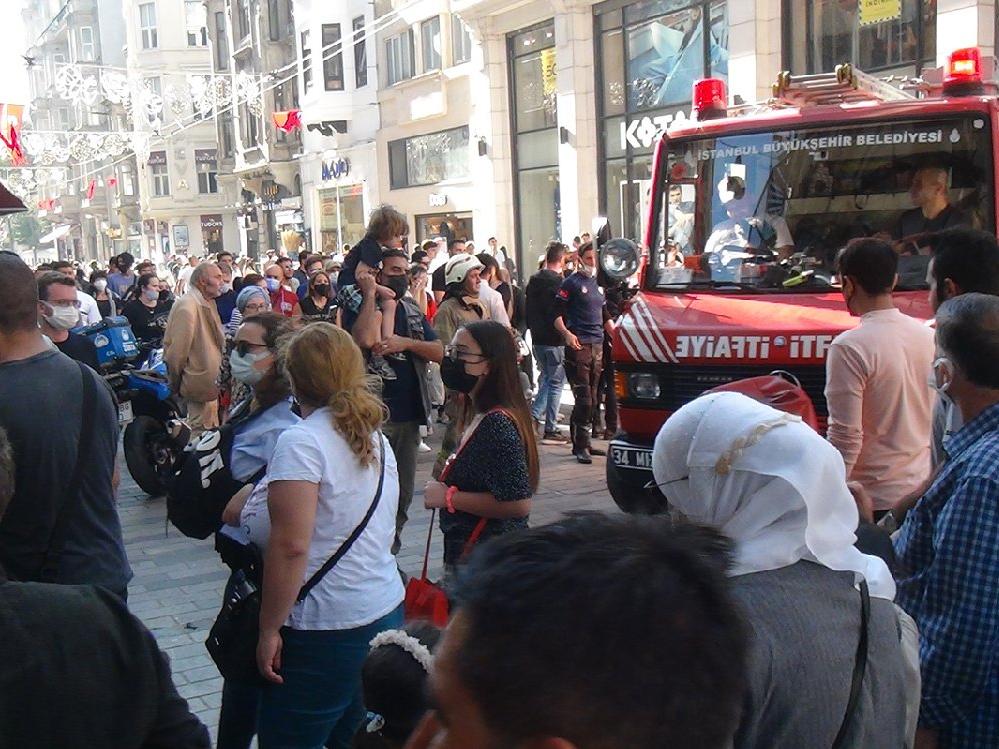 Taksim'de, İstiklal Caddesi'nde yangın paniği