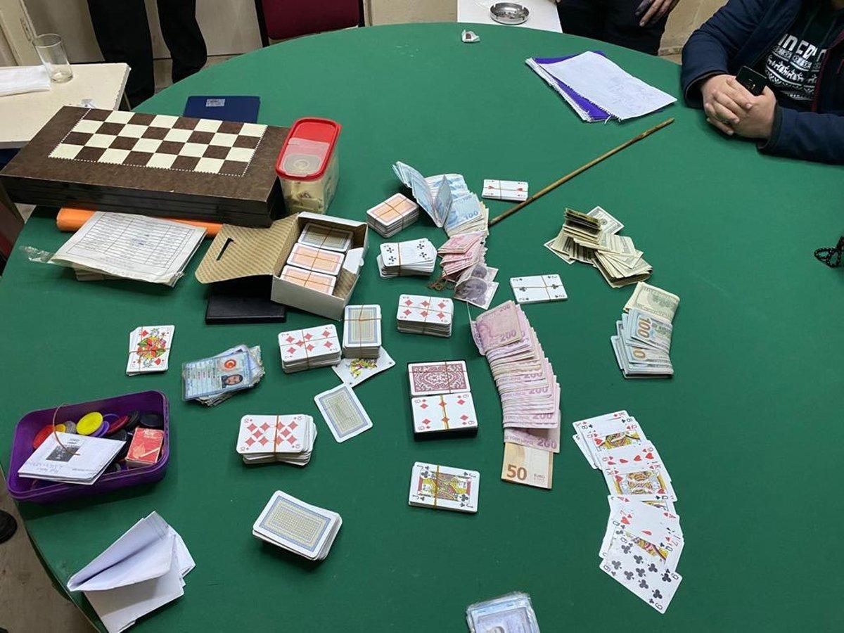 Adana'da kumar oynayan 11 kişiye 14 bin 696 lira ceza