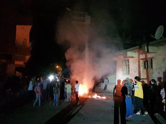 Silvan'da protesto: Lastik yakılarak yol ulaşıma kapatıldı
