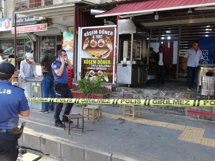 Asansörde tartıştığı komşunu sokakta silahla ağır yaraladı
