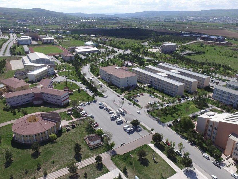 Sivas Cumhuriyet Üniversitesi'nde yüz yüze eğitime su molası