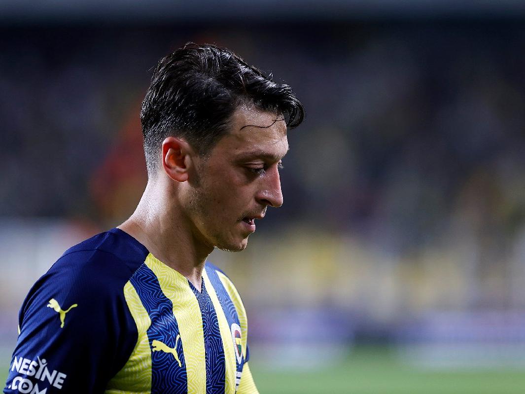 Mesut Özil antrenmana çıkmadı! Fenerbahçe'de şok...