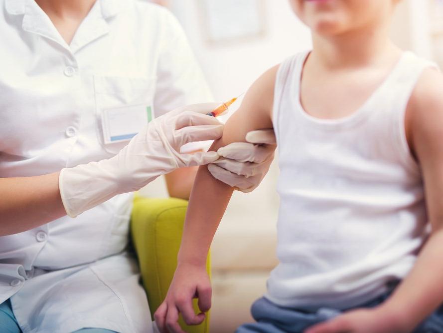 Fransa'da aşı kartı kararı: Zorunluluk yaşı 12 oldu