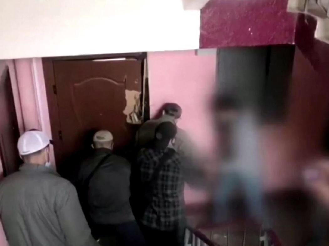 Belarus'ta muhalif isimlere yönelik dehşet kamerada: KGB ajanları evini basıp öldürdü