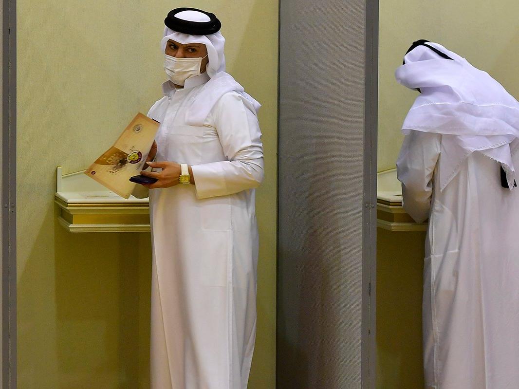Katar ilk kez yapılan milletvekili seçimleri için sandık başında