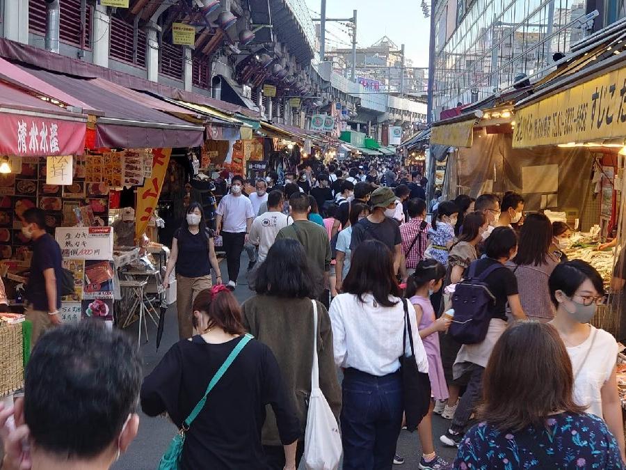 Japonya'da OHAL sona erdi... Sokaklar doldu taştı