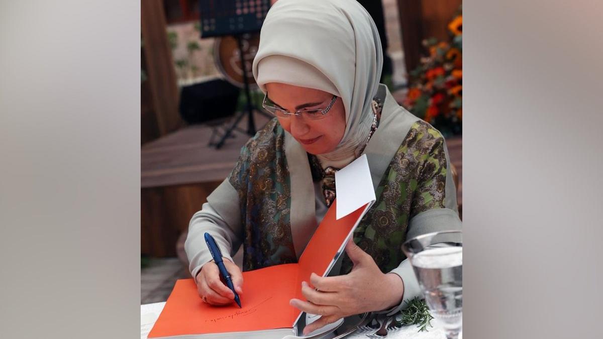 Emine Erdoğan’ın yemek kitabı Meclis gündeminde