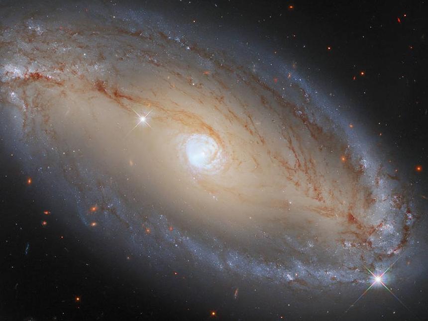 Hubble'dan yeni keşif: Uzayda gizlenen büyük bir göz görüntüledi