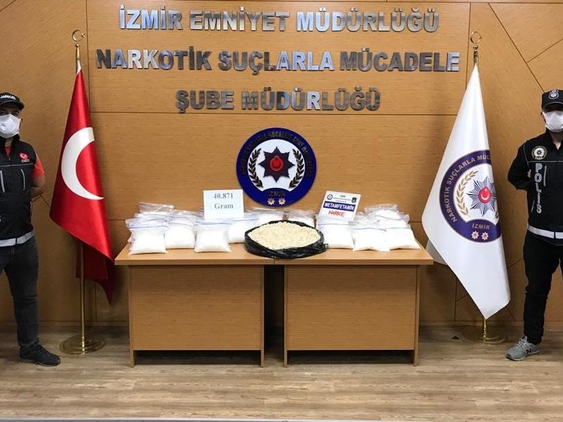 İzmir’de 100 bin kişiyi zehirleyecek uyuşturucu ele geçirildi