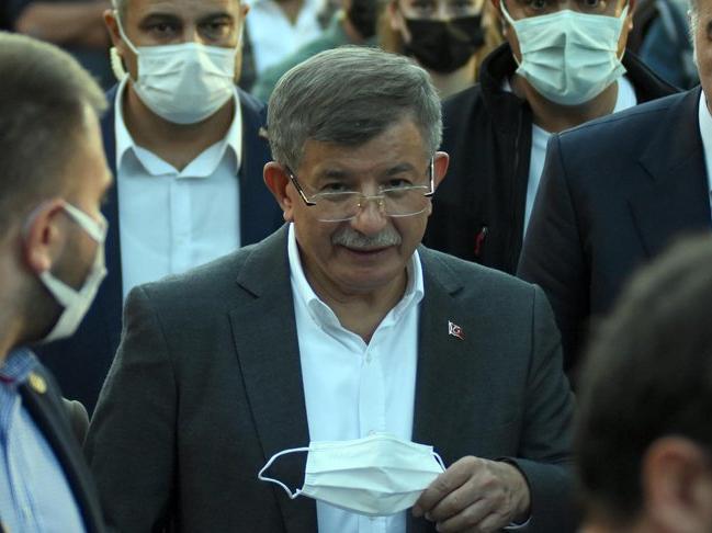 Ahmet Davutoğlu: Ben değil, onlar ihanet etti