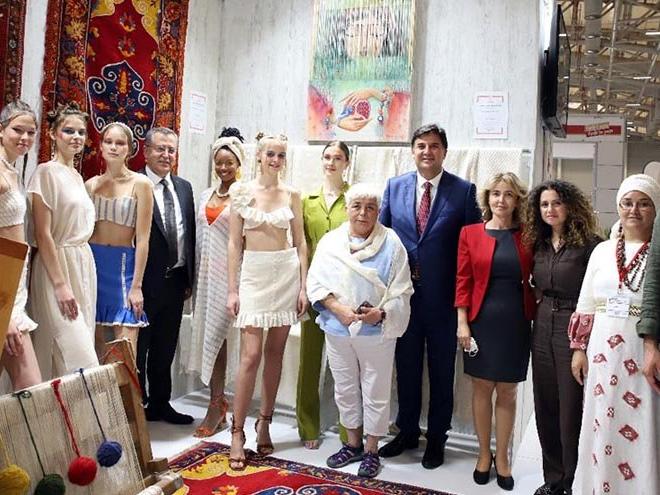 Üzümlü Dastarı İstanbul El Sanatları Fuarı'na damga vurdu