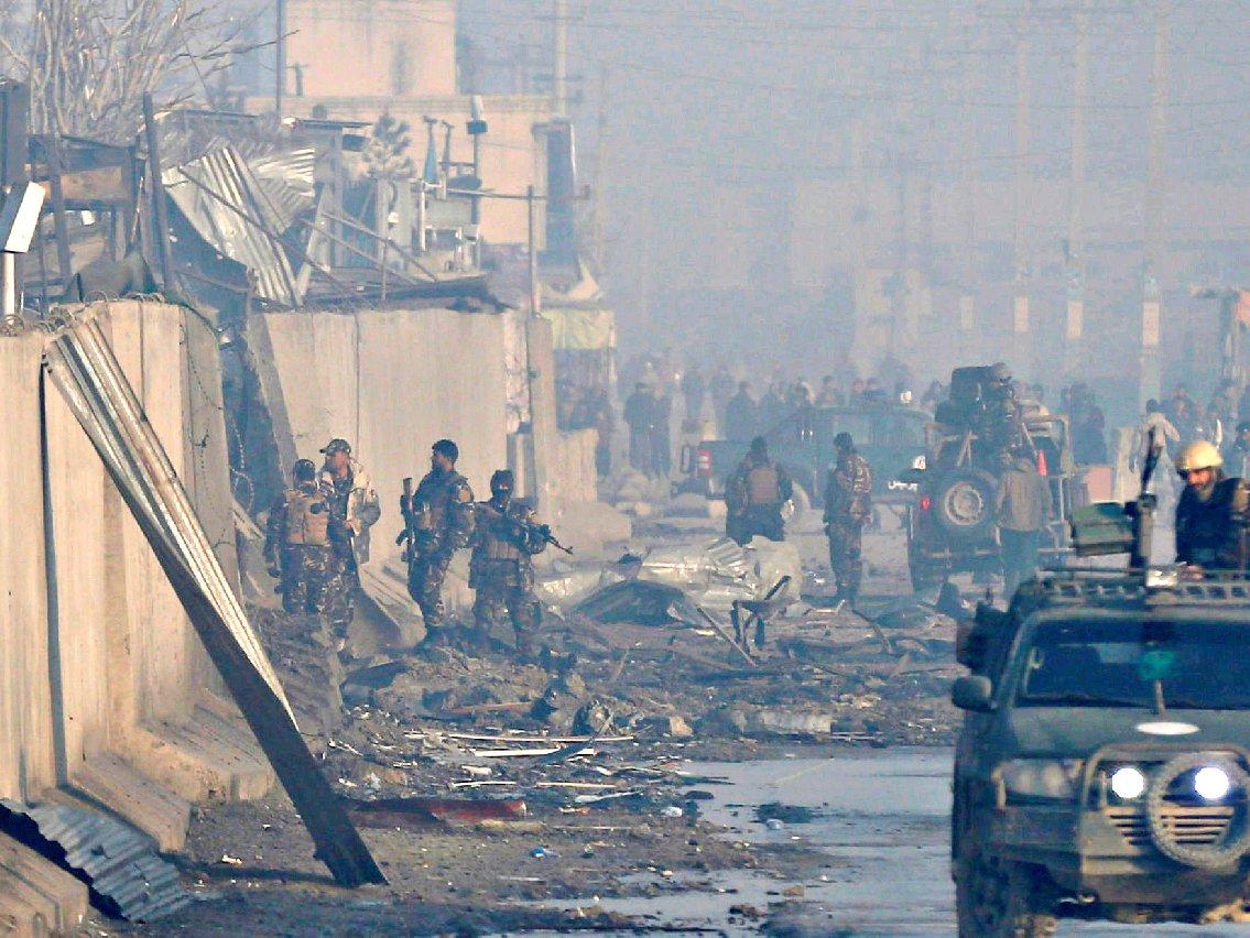 Afganistan'da camide patlama: Çok sayıda ölü var