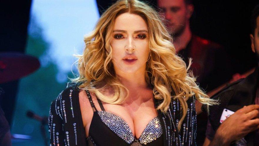 Hadise sevgilisi Mehmet Dinçerler ile ilk pozunu paylaştı