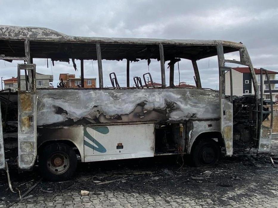 AKP'li meclis üyesinin aracı kundaklandı