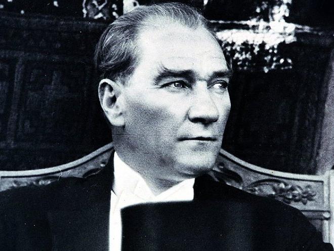 Atatürk rolünü canlandıran oyuncular