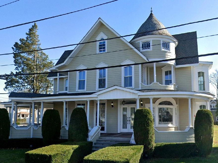 Genç Cadı Sabrina dizisinde kullanılan ev 1,95 milyon dolara satışa çıktı