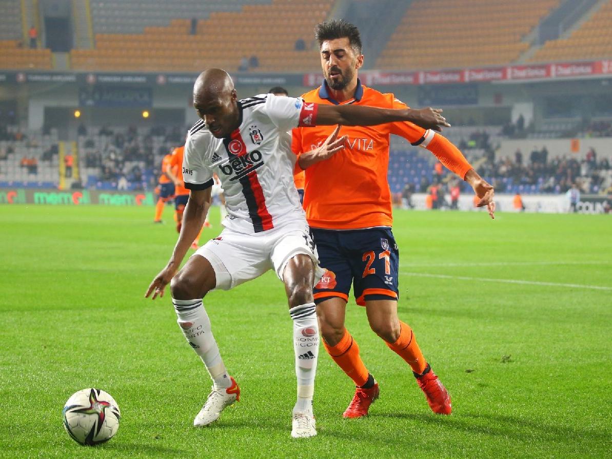 Beşiktaş Atiba Hutchinson'ın sakatlığı ile sarsıldı