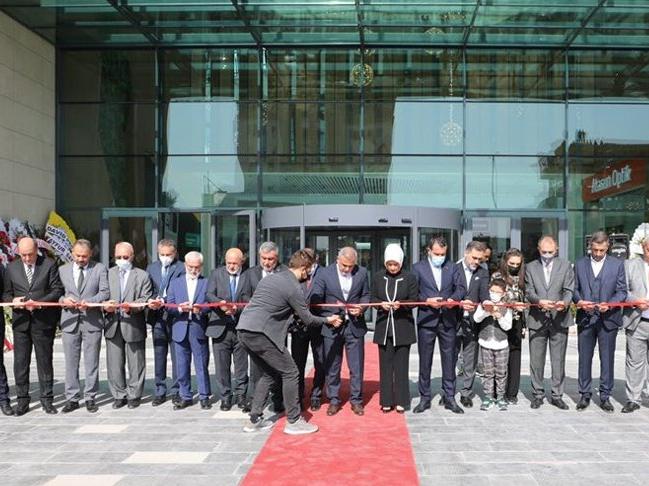 Bakanın 'inşaatı durdurulsun' talimatı verdiği proje açıldı! Kurdeleyi AKP'liler kesti