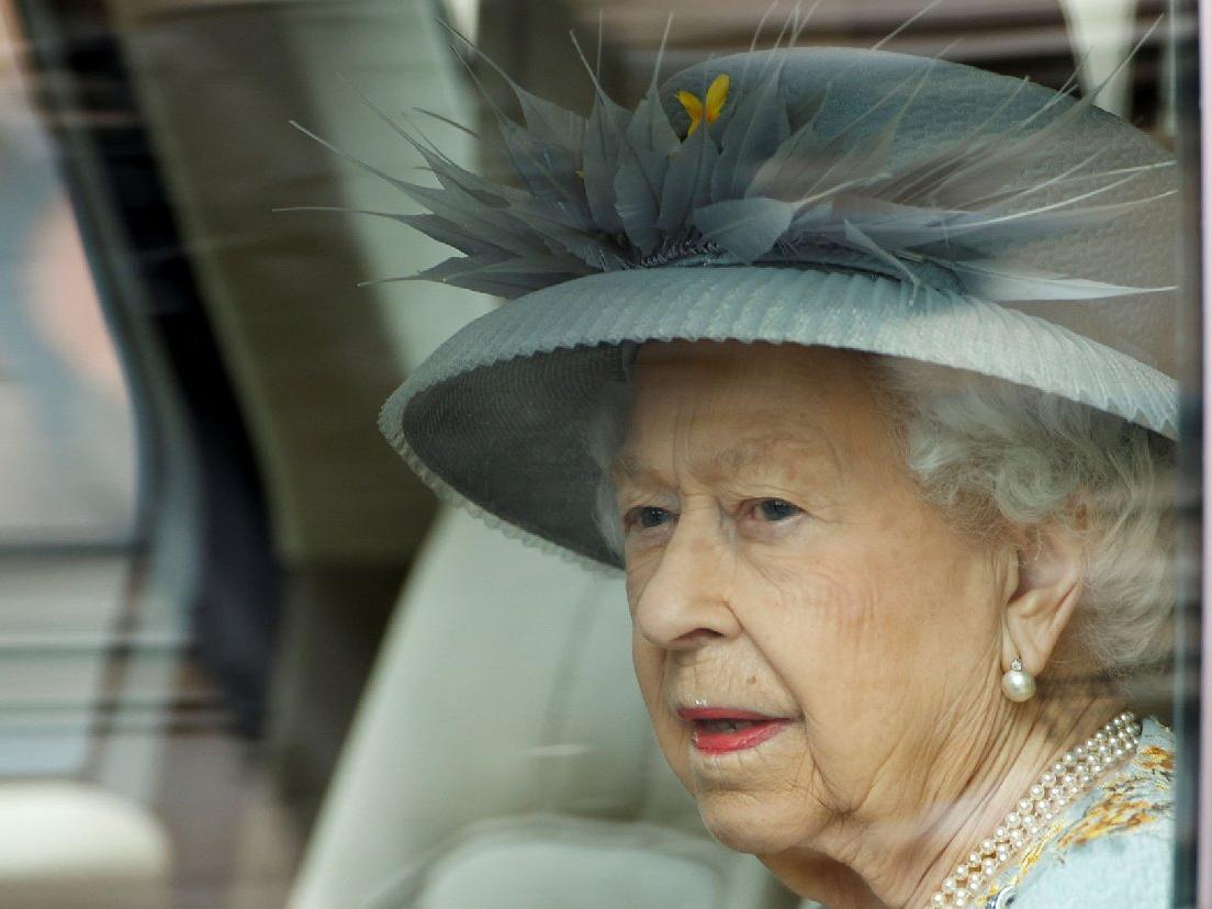 Doktorlardan 95 yaşındaki Kraliçe Elizabeth'e 'alkolü bırak' uyarısı