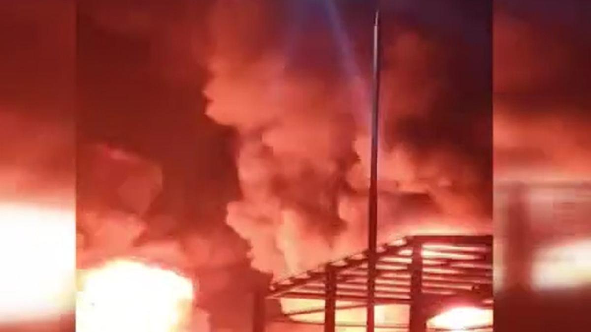 Mısır'da kimya fabrikasında büyük yangın