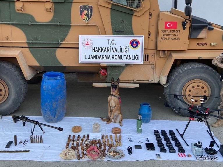 PYD/YPG'ye verilen  silahların bazıları Hakkari kırsalında ele geçirildi