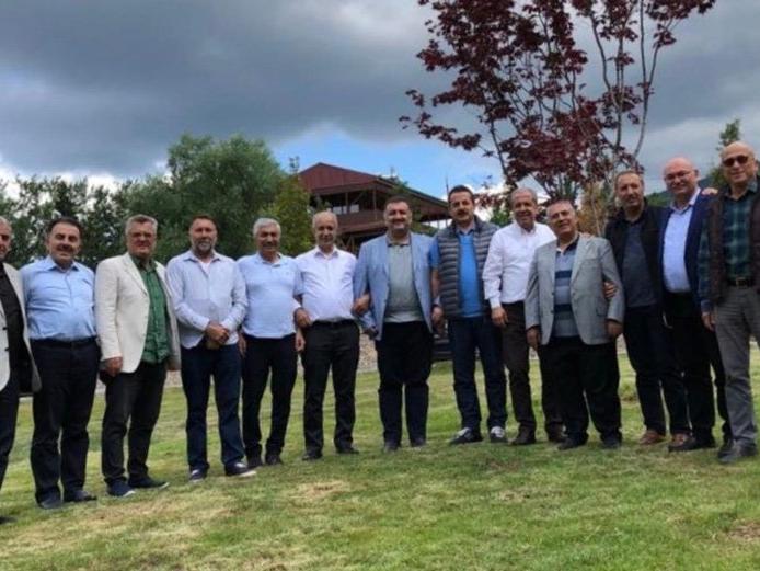 AKP’li eski bakan, AKP’li  belediyeyle davalık oldu