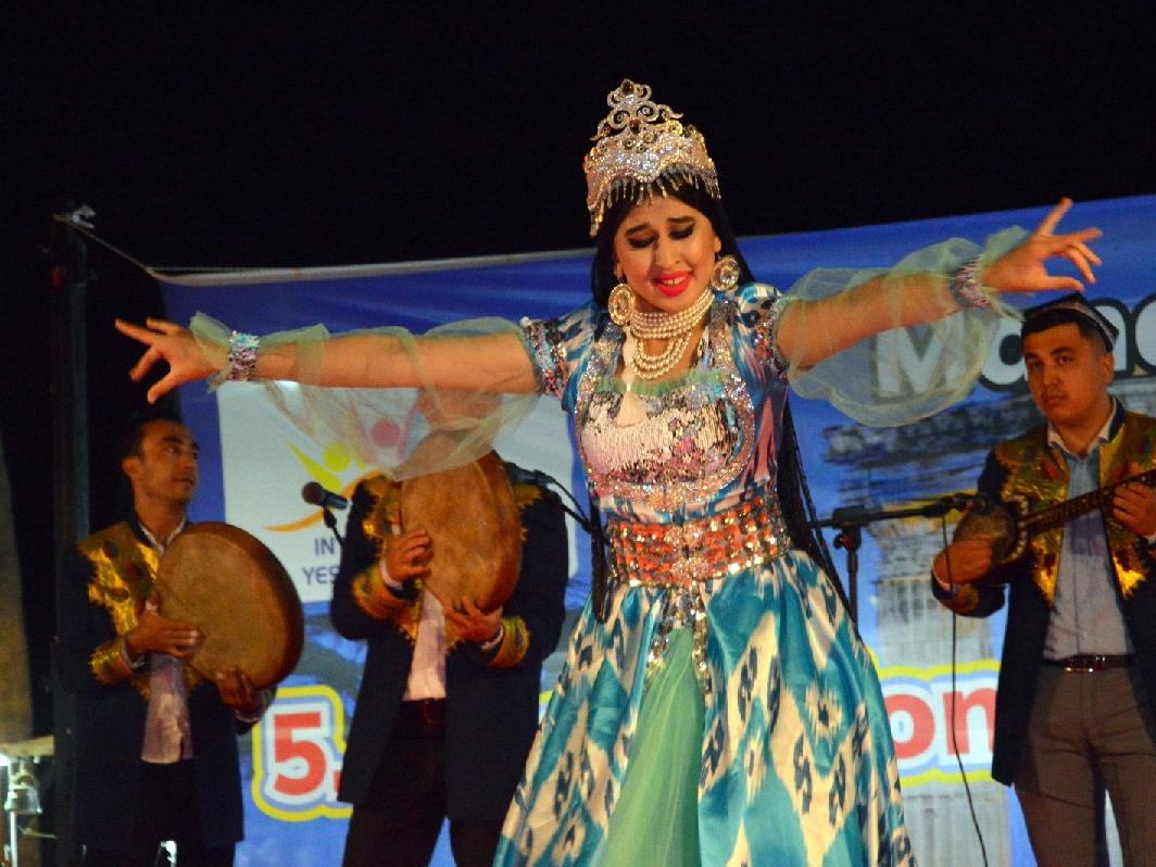 Antalya Side’de halk dansları coşkusu