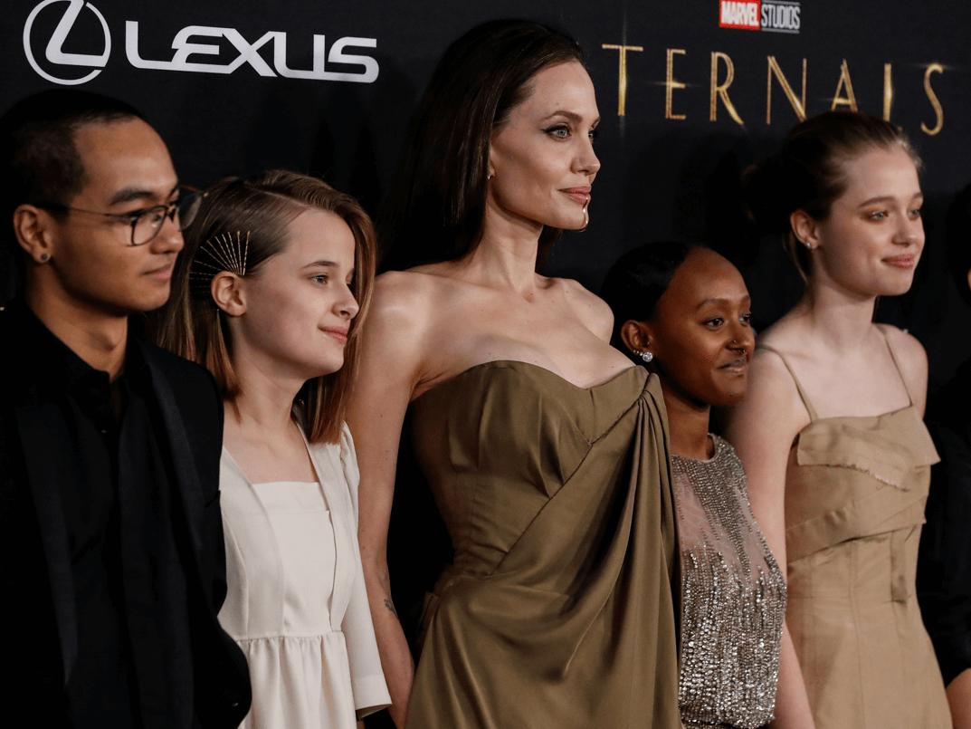 Angelina Jolie, yeni filminin galasına çocuklarıyla katıldı