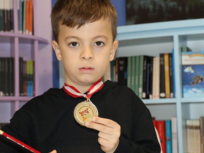 9 yaşında dünya matematik şampiyonu oldu