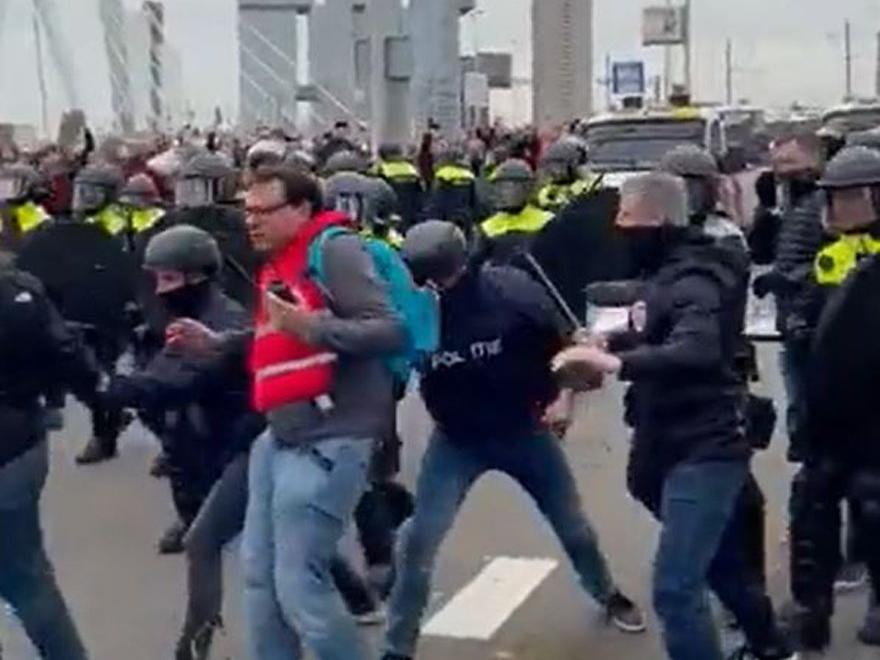 Hollanda'da konut krizi büyüyor: Polisten göstericilere sert müdahale