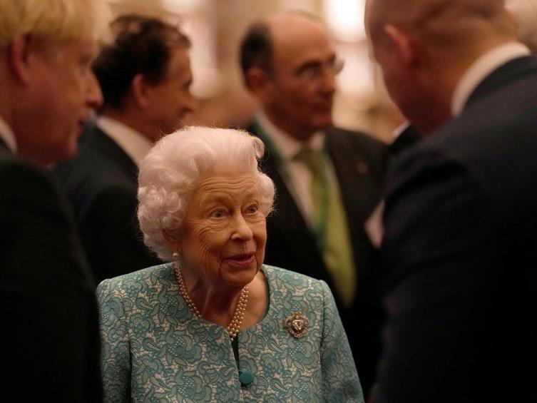 Kraliçe Elizabeth, yılın yaşlısı ödülünü reddetti