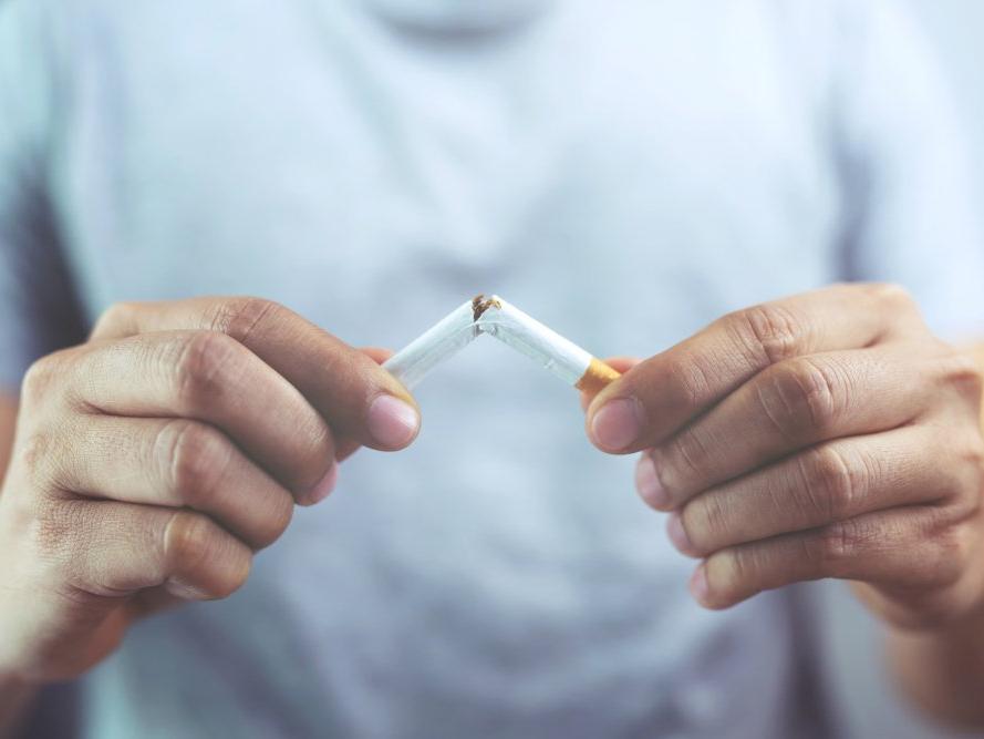 İngiltere'den sigaraya karşı yeni uygulama teklifi: 'Sigara içmek öldürür' yazısı tek tek yazılacak