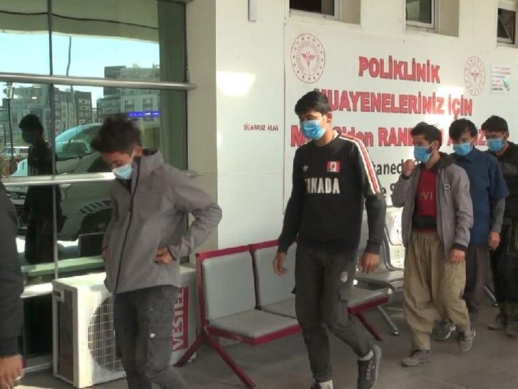 Yolcu otobüsünde 10 Afgan kaçak yakalandı 