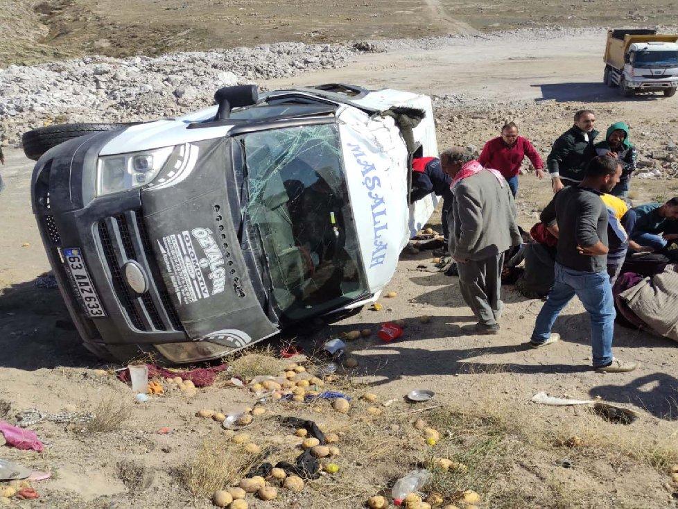 Nevşehir'de tarım işçilerinin minibüsü devrildi: 12 yaralı