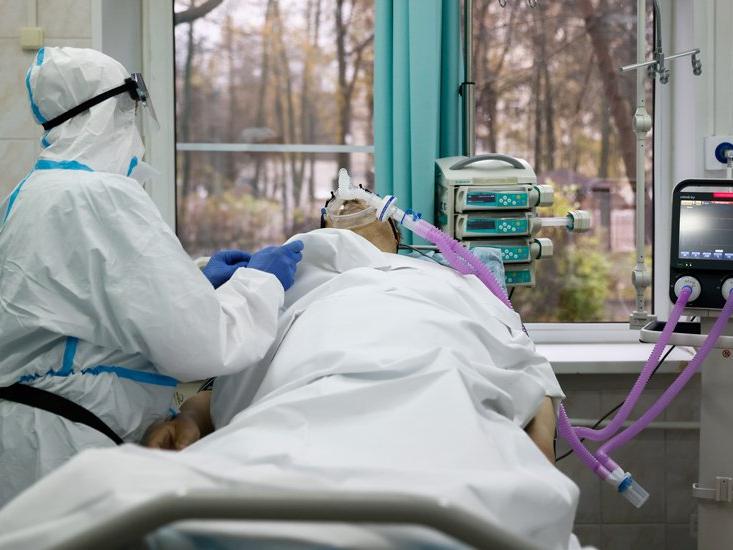 Corona virüsü öldürmeye devam ediyor: Hastaneler ceset doldu, 7 ülke kapanıyor