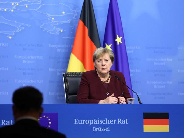 Merkel: Alınan tedbirler, yenilenebilir enerjiye geçişe zarar vermemeli