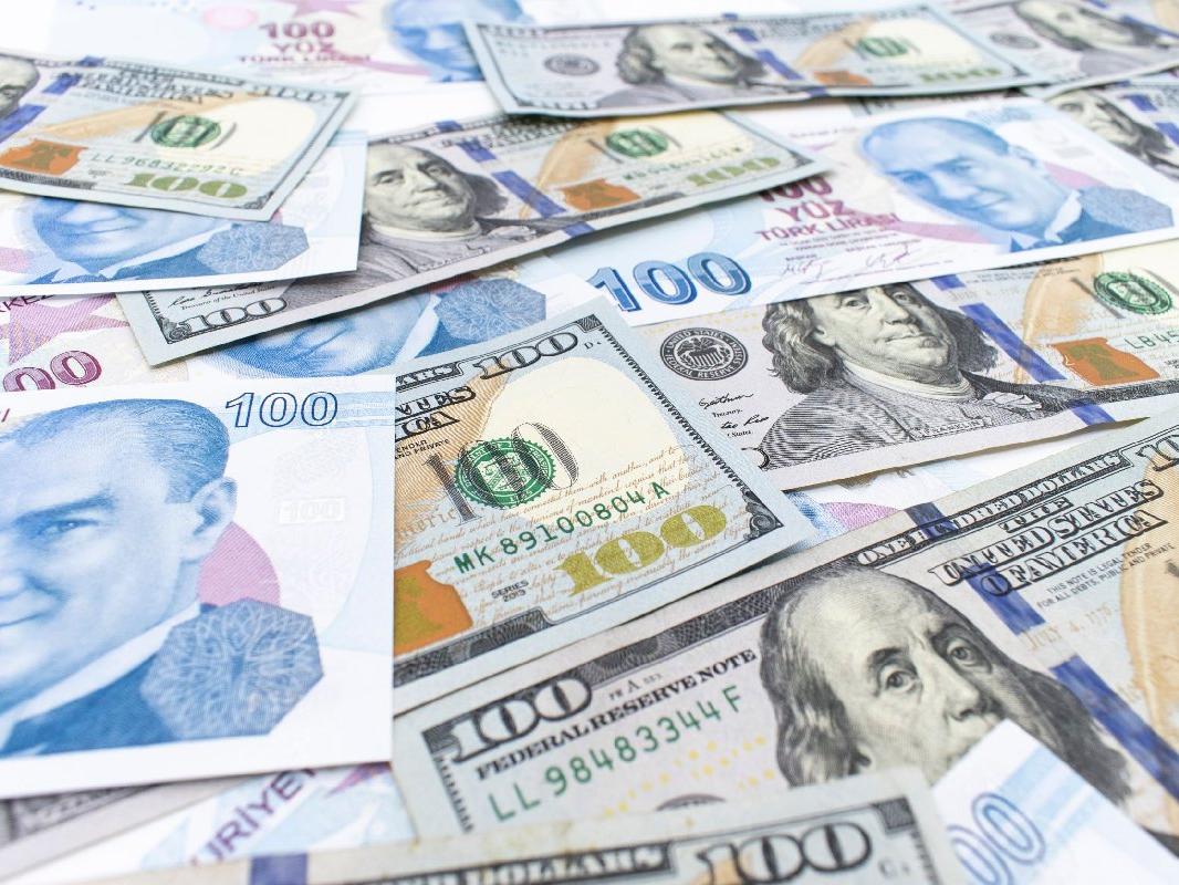 Yabancı bankaların yıl sonu dolar tahminleri sert yükseldi