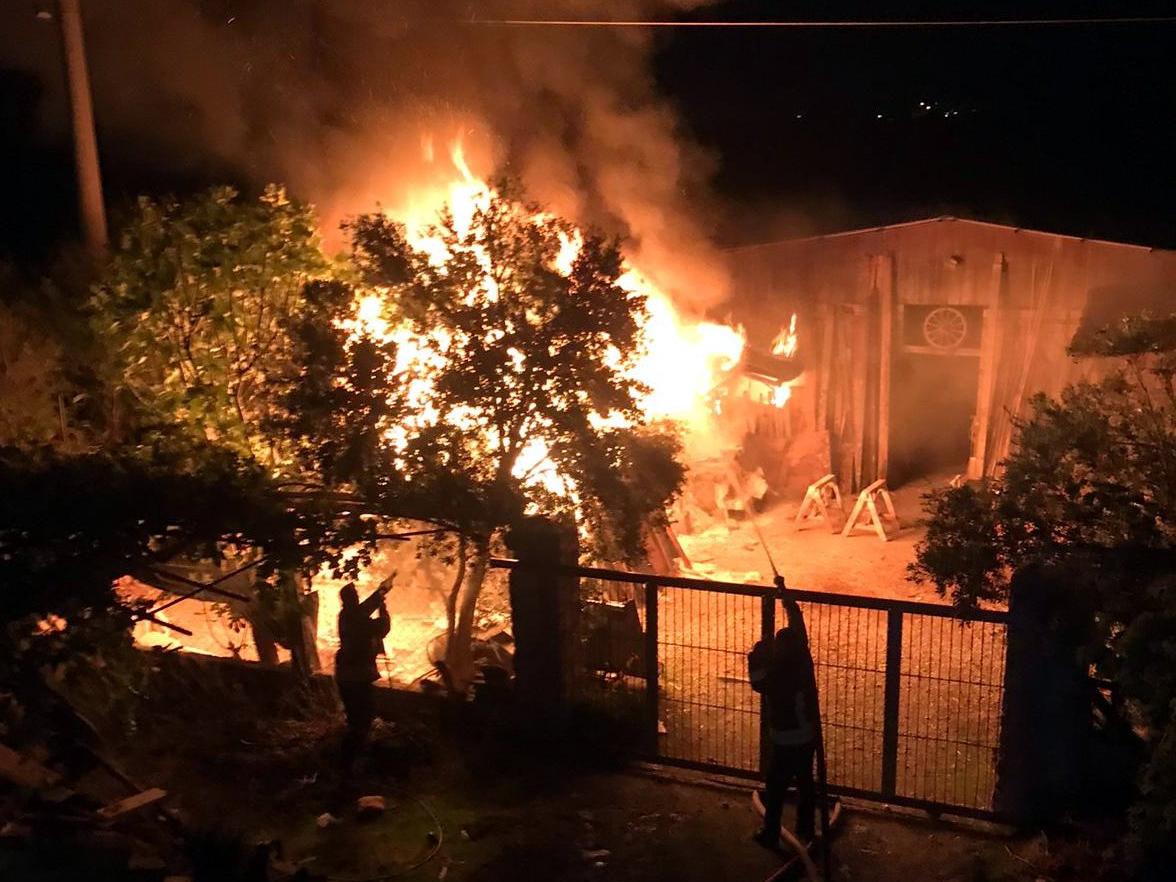 Datça’da mobilya mağazasındaki yangın korkuttu