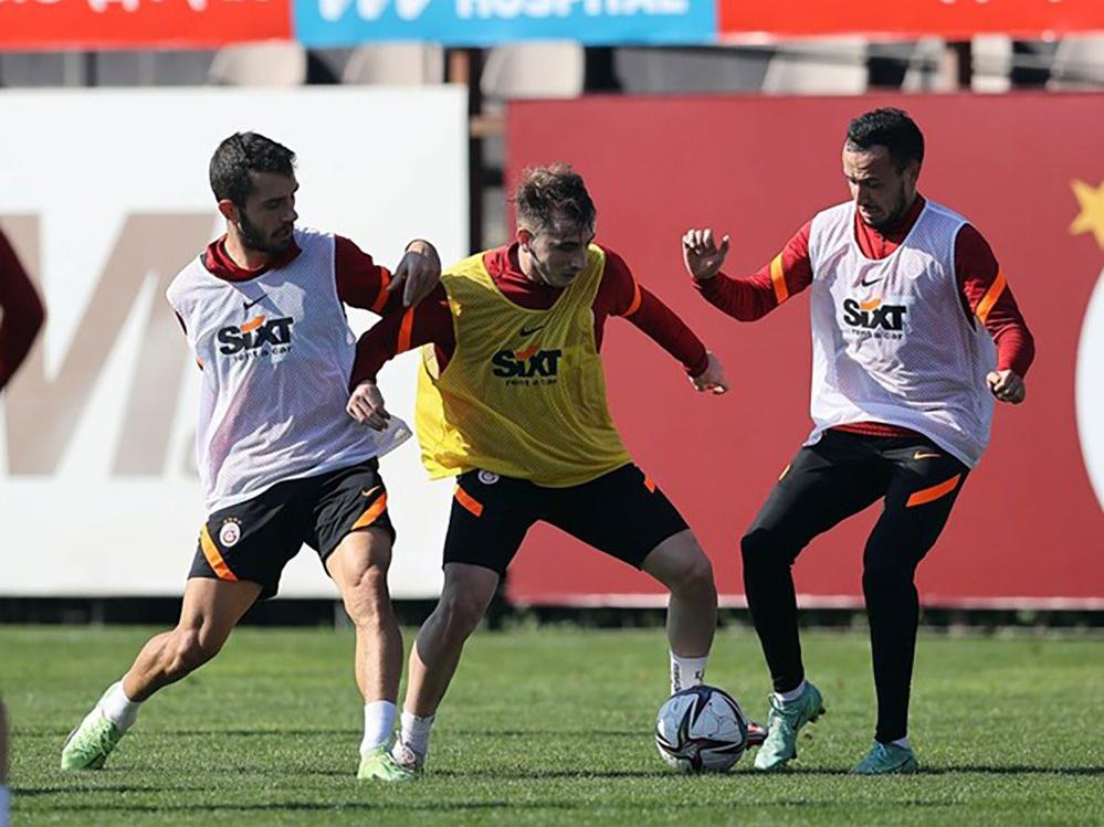 Galatasaray derbi hazırlıklarına başladı! Boey takımdan ayrı çalıştı