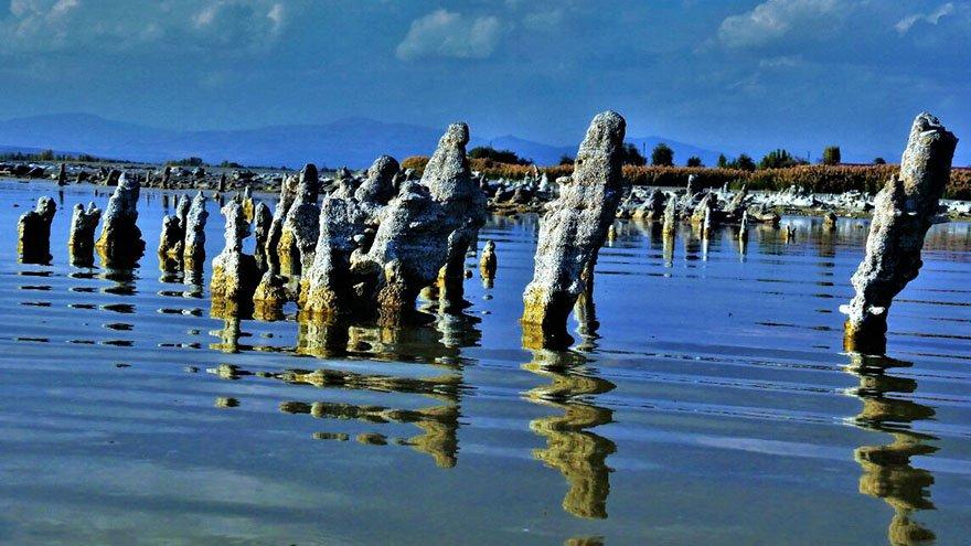 Van Gölü'ndeki mikrobiyalitler yok olma sürecini yaşıyor