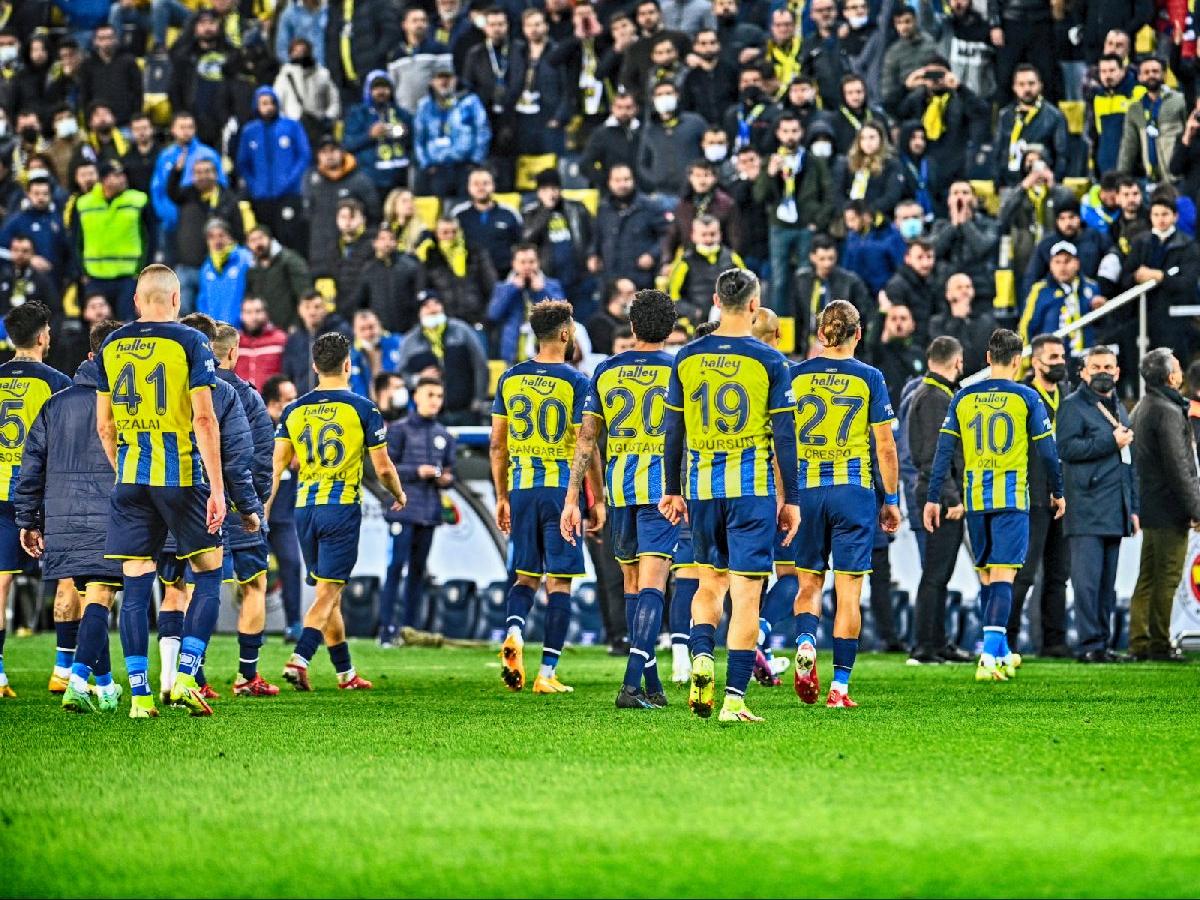 Fenerbahçe evinde yıkıldı, Alanyaspor yenilgiyi unuttu: 1-2